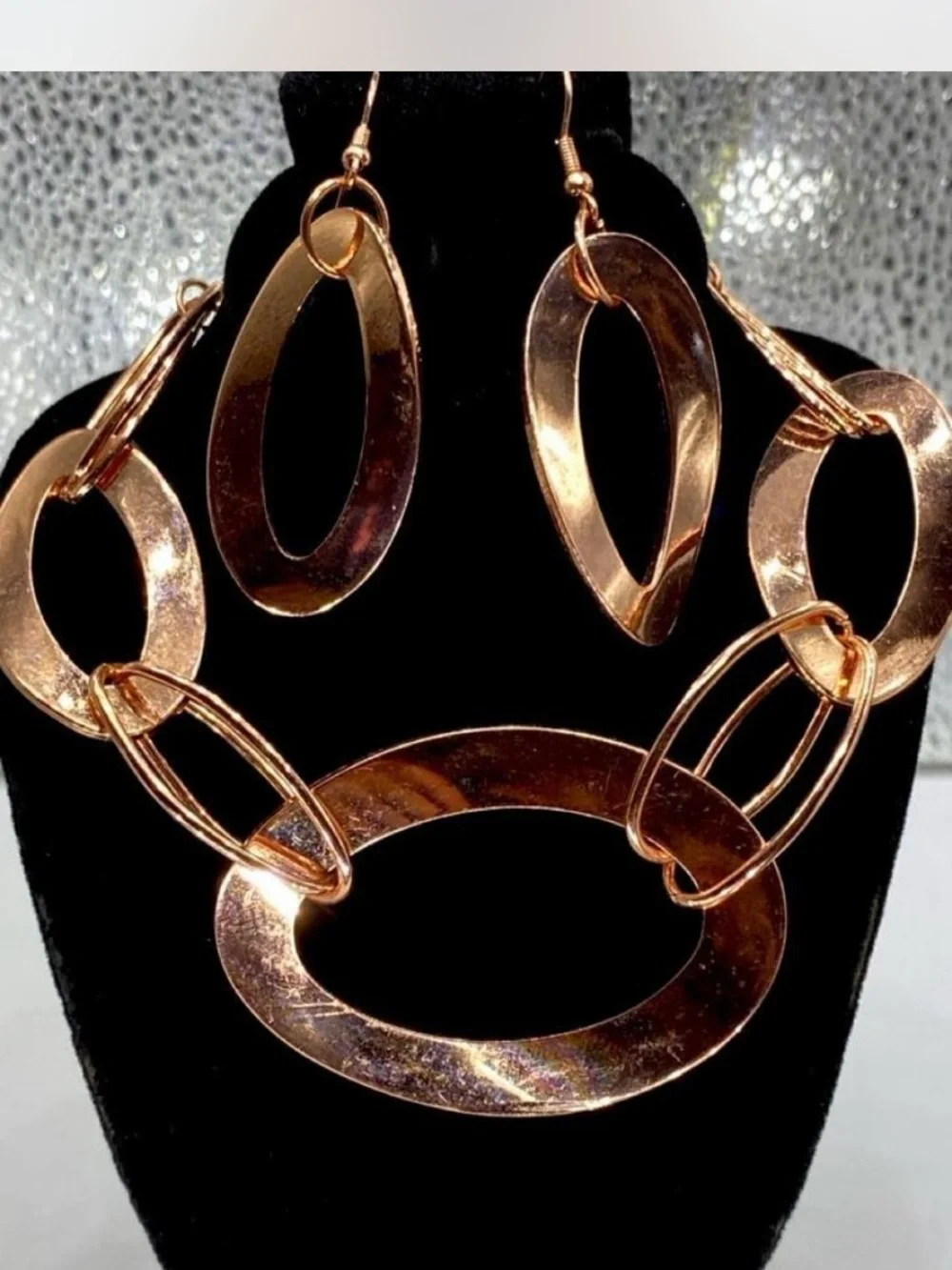 Ladies # Gold-Tone Linked Oval Necklace /  Earrings ***